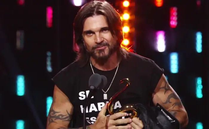 Juanes-entre-el-aplauso-y-la-carretera-anuncia-Juanes-World-Tour-2026-y-presenta-JuanesTeban-tras-recibir-Premio-Lo-Nuestro-a-la-Trayectoria