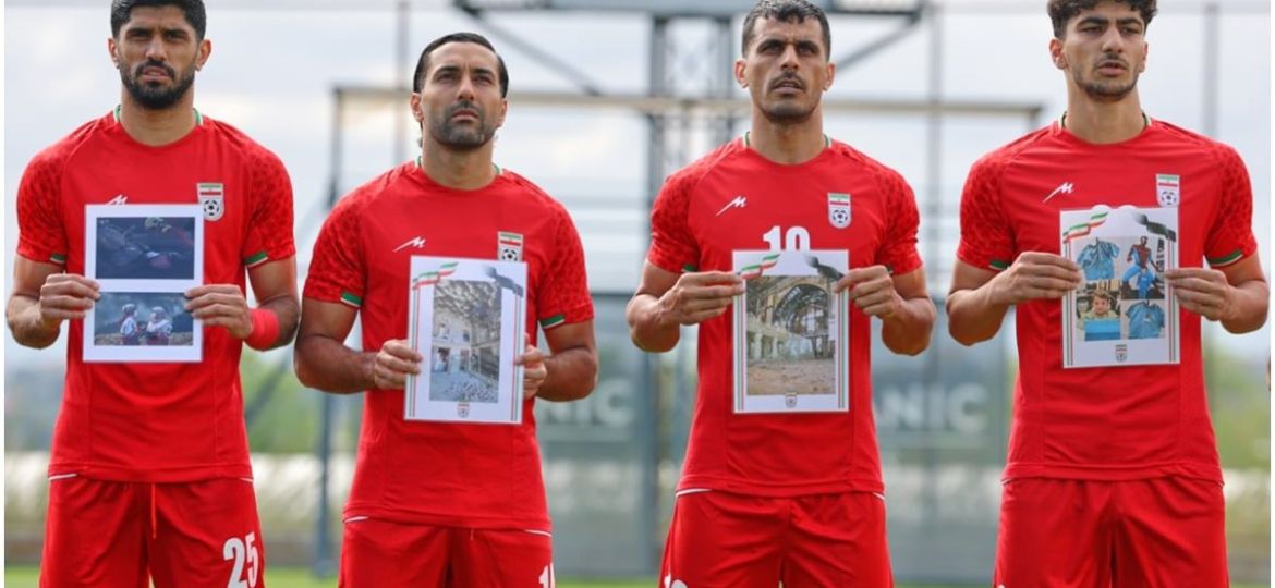 Iran-posa-con-fotos-de-presuntas-victimas-infantiles-antes-del-amistoso-contra-Costa-Rica-en-Antalya