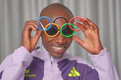 Sabastian-Sawe-baja-de-las-dos-horas-y-establece-record-mundial-en-el-Maraton-de-Londres