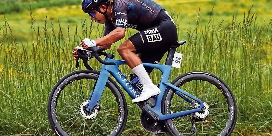 Edgar-Cadena-denuncia-los-altos-costos-del-ciclismo-en-Mexico-tras-ganar-en-la-Vuelta-a-Asturias