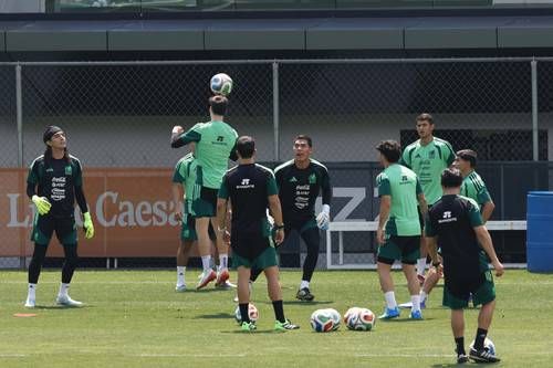El-Tricolor-inicia-concentracion-en-el-CAR-Aguirre-advierte-que-quien-no-se-presente-quedara-fuera-del-Mundial-2