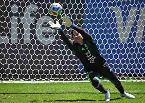 Guillermo-Ochoa-Me-lo-tengo-que-ganar-rumbo-a-su-posible-sexto-Mundial