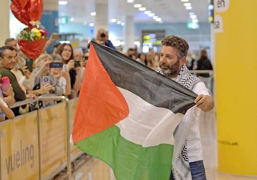 Israel-deporta-a-dos-activistas-de-la-Flotilla-Global-Sumud-tras-detencion-en-alta-mar
