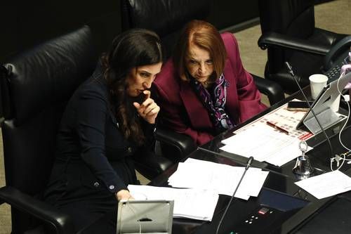 Morena-acusa-a-la-gobernadora-de-Chihuahua-de-traicion-a-la-patria-y-anuncia-juicio-politico