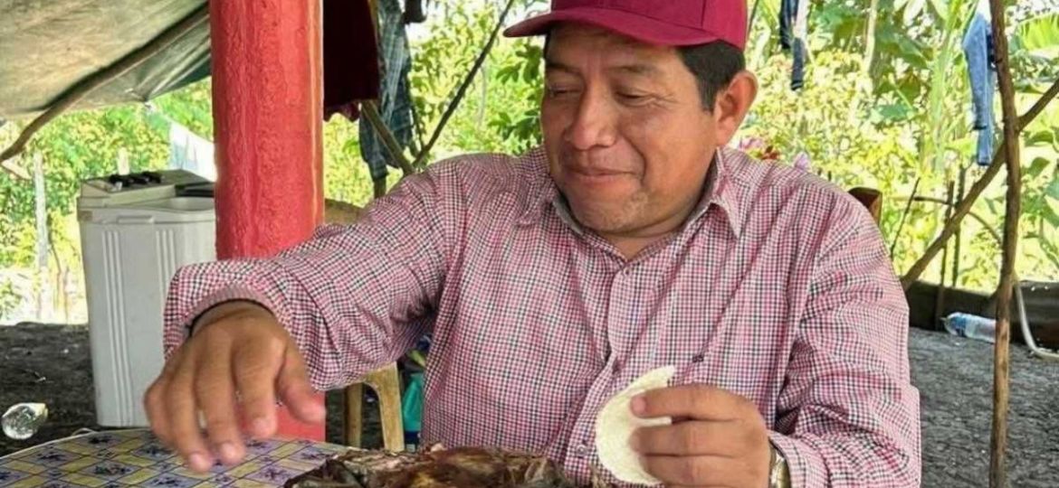 Profepa-investiga-a-dirigente-de-Morena-en-Macuspana-por-presumir-consumo-de-tortuga-guao