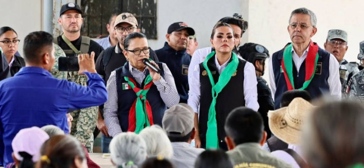 Segob-y-gobierno-de-Guerrero-proponen-mesa-de-dialogo-y-atienden-a-desplazados-en-Chilapa