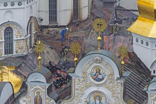 Ataque-masivo-dana-la-Catedral-de-la-Dormicion-en-la-Lavra-de-Kiev-se-reportan-victimas